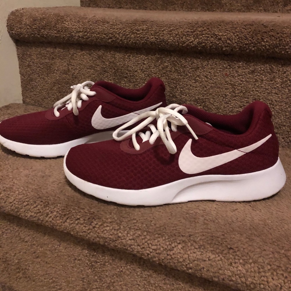 Woman’s nike size 7